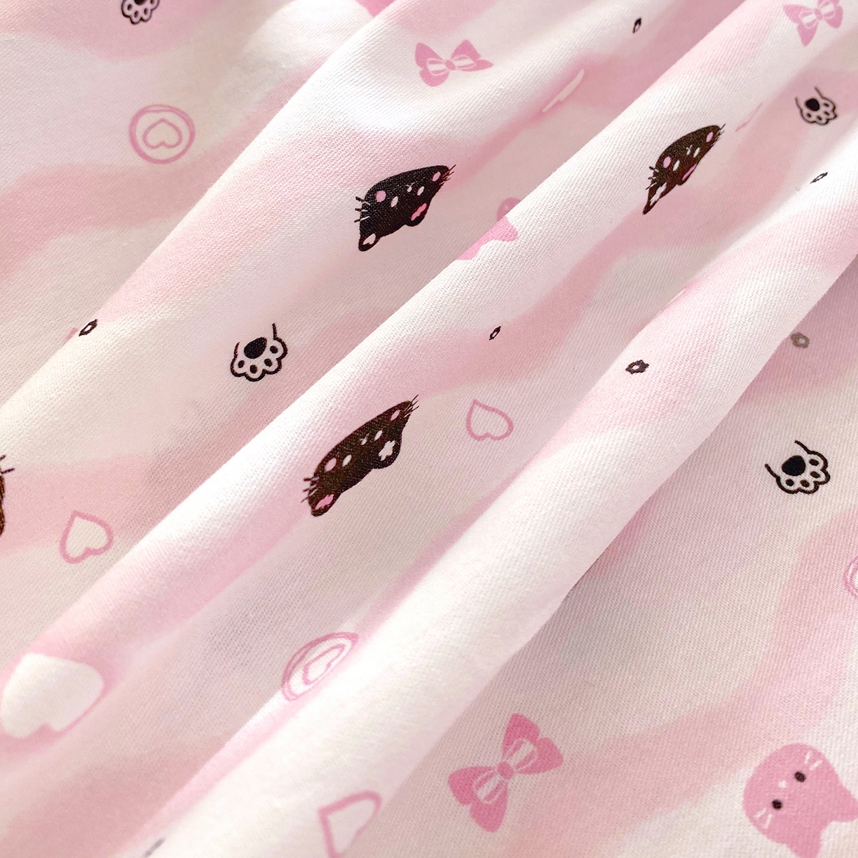 91家纺网 家纺一手货源 找家纺 小懒猪 2026新款全棉印花床笠 粉喵甜梦