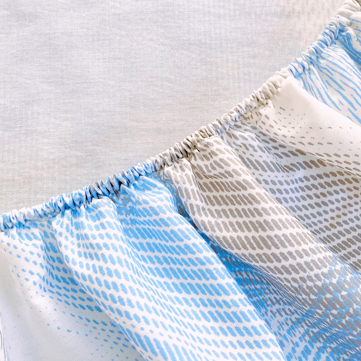 91家纺网 家纺一手货源 找家纺 小懒猪 2026新款全棉印花床笠 蓝絮银织