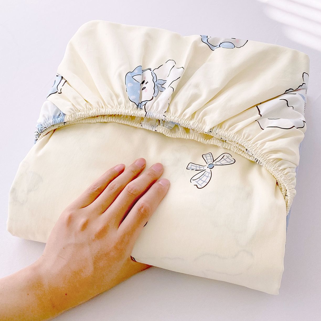 91家纺网 家纺一手货源 找家纺 小懒猪 2026新款全棉印花床笠 喵语时光