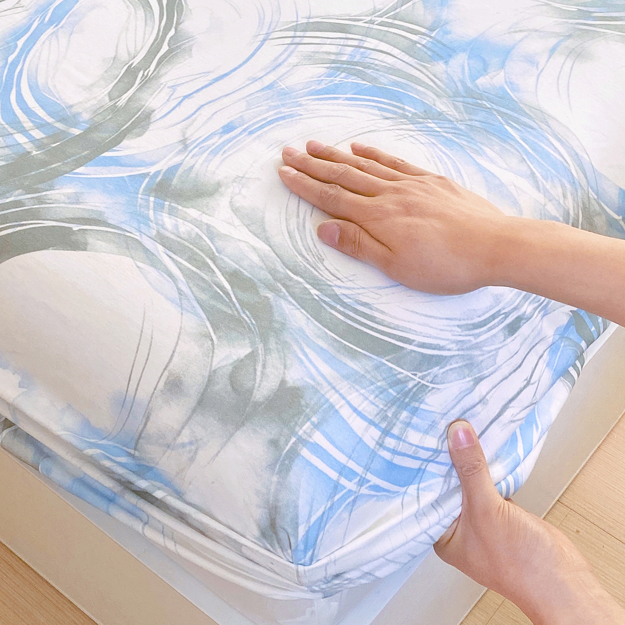 91家纺网 家纺一手货源 找家纺 小懒猪 2026新款全棉印花床笠 墨旋