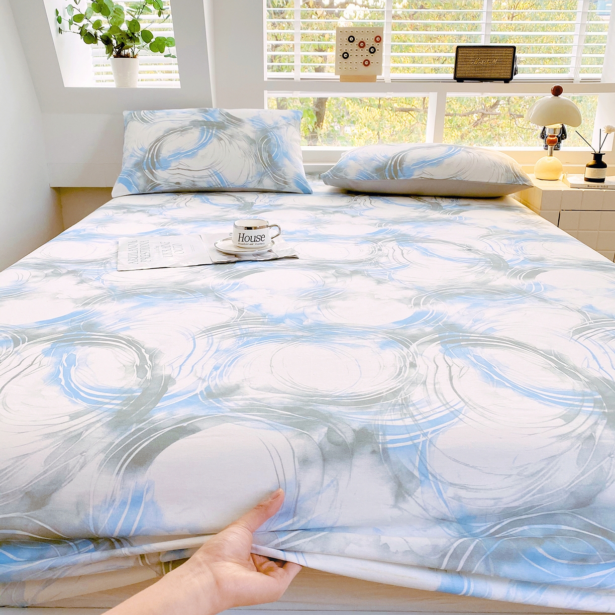 91家纺网 家纺一手货源 找家纺 小懒猪 2026新款全棉印花床笠 墨旋