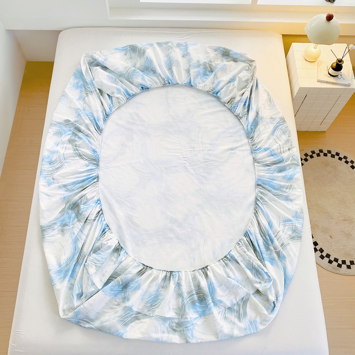 91家纺网 家纺一手货源 找家纺 小懒猪 2026新款全棉印花床笠 墨旋