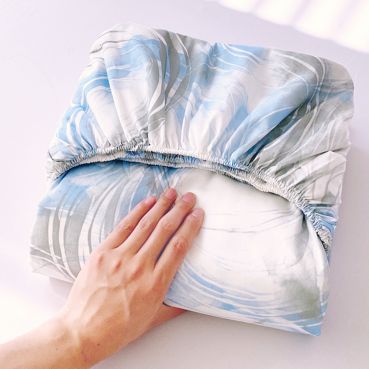 91家纺网 家纺一手货源 找家纺 小懒猪 2026新款全棉印花床笠 墨旋