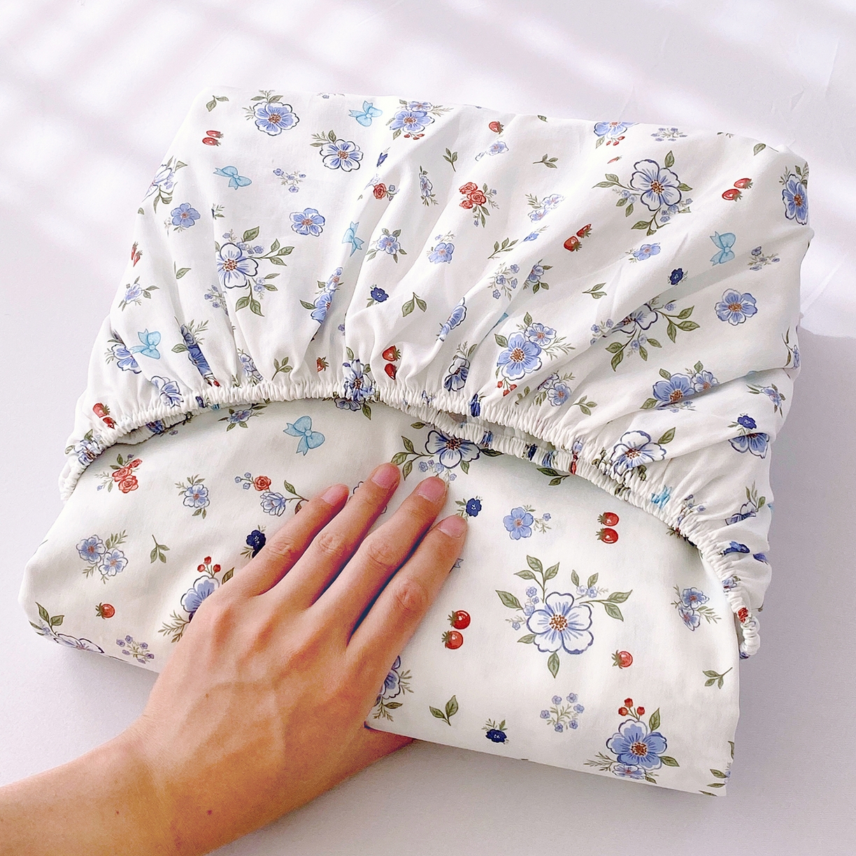 91家纺网 家纺一手货源 找家纺 小懒猪 2026新款全棉印花床笠 雾蓝花簇