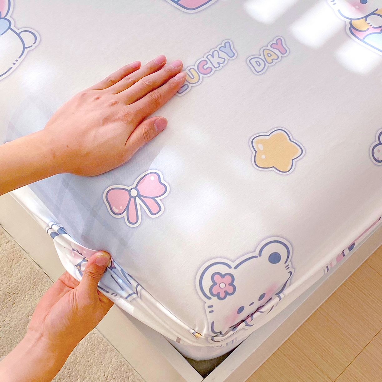 91家纺网 家纺一手货源 找家纺 小懒猪 2026新款全棉印花床笠 元气熊仔