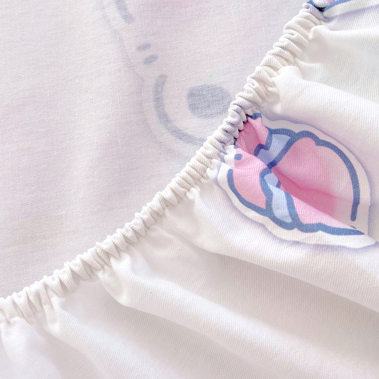 91家纺网 家纺一手货源 找家纺 小懒猪 2026新款全棉印花床笠 元气熊仔