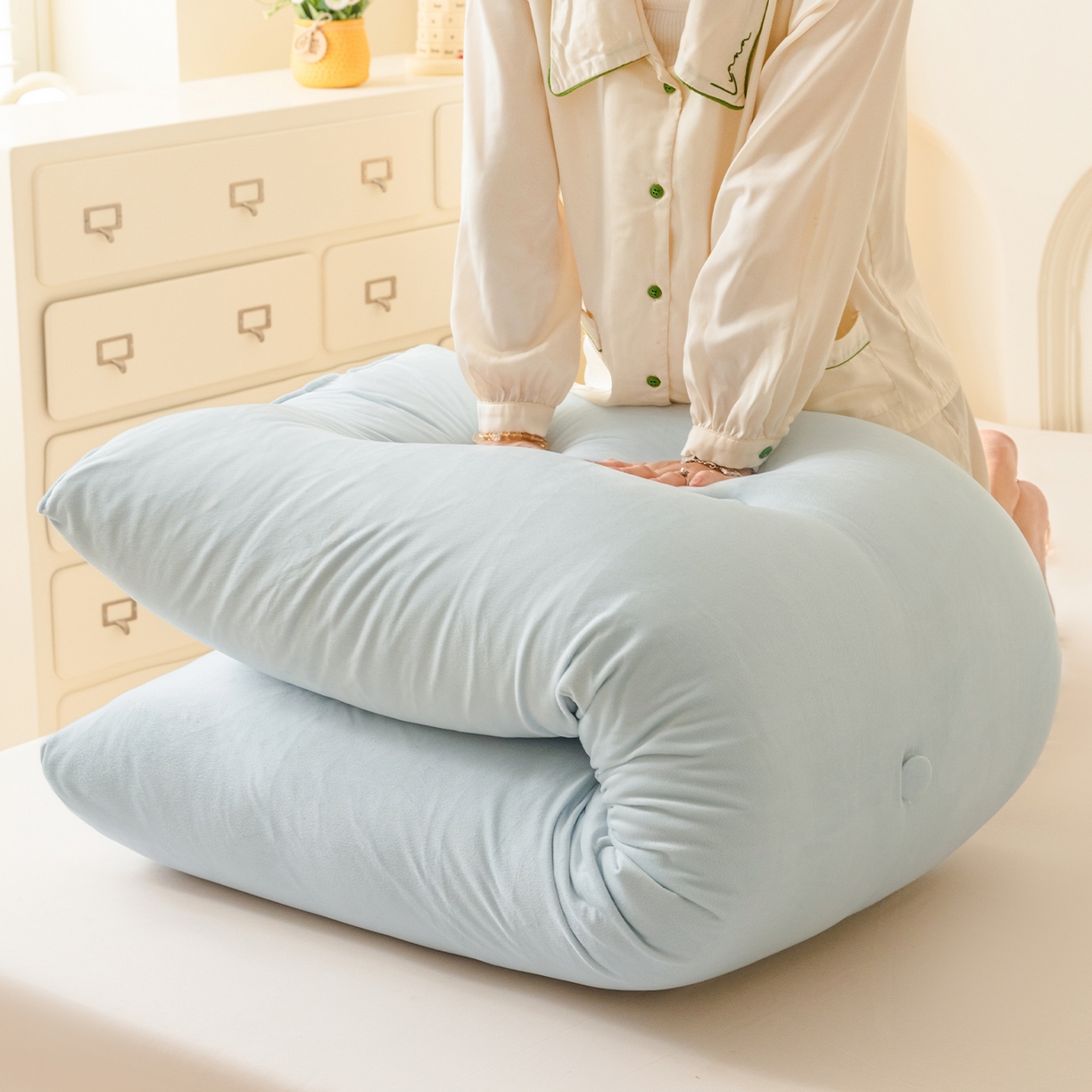 91家纺网 家纺一手货源 找家纺 碧尔家居 2025新款荷兰绒弯型三角+头枕床头靠背 天蓝