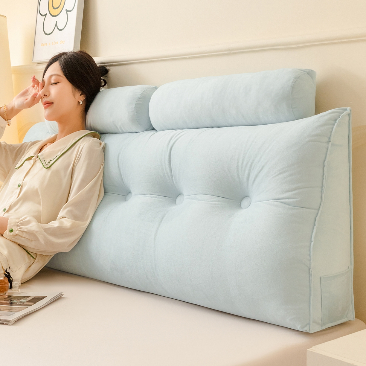 91家纺网 家纺一手货源 找家纺 碧尔家居 2025新款荷兰绒弯型三角+头枕床头靠背 天蓝