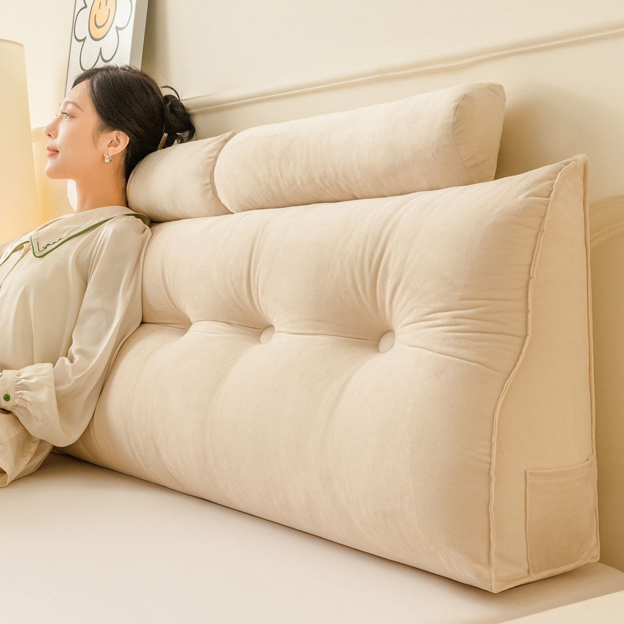 91家纺网 家纺一手货源 找家纺 碧尔家居 2025新款荷兰绒弯型三角+头枕床头靠背 香槟