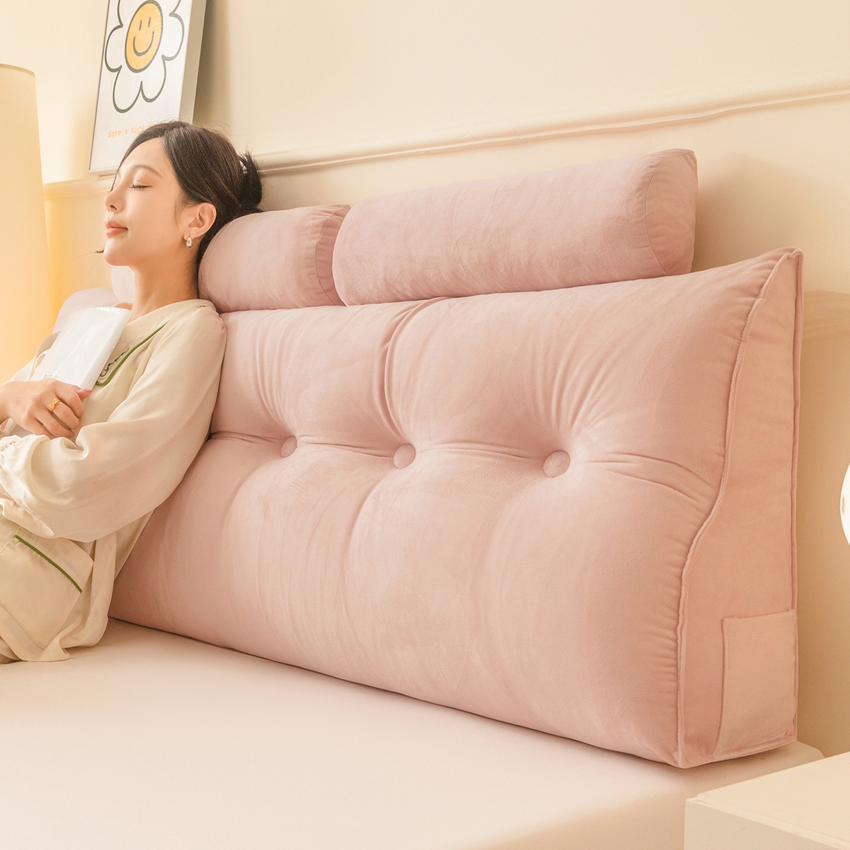 91家纺网 家纺一手货源 找家纺 碧尔家居 2025新款荷兰绒弯型三角+头枕床头靠背 樱花粉