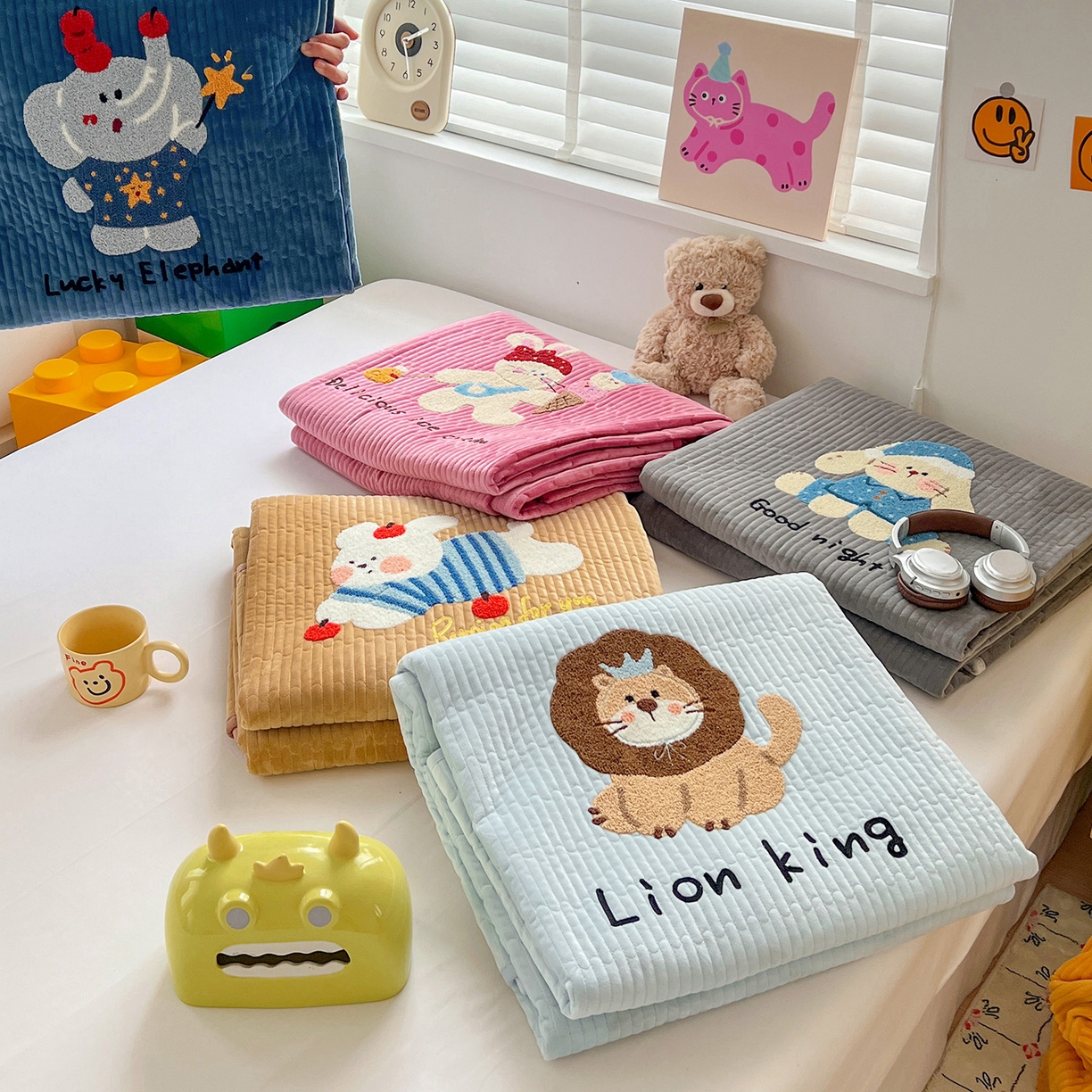 91家纺网 家纺一手货源 找家纺 （总）鑫喜莱家纺 2025新款原创宝宝绒毛巾绣床盖三件套单床盖床垫单件床盖