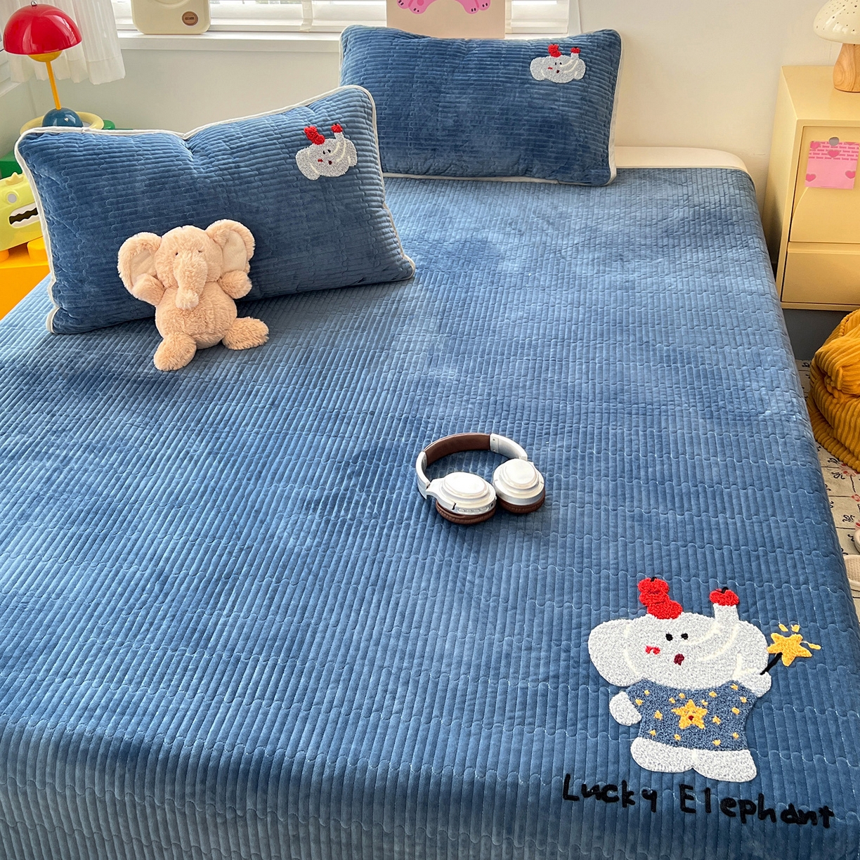 91家纺网 家纺一手货源 找家纺 鑫喜莱家纺 2025新款原创宝宝绒毛巾绣床盖三件套单床盖床垫单件床盖 魔法小象