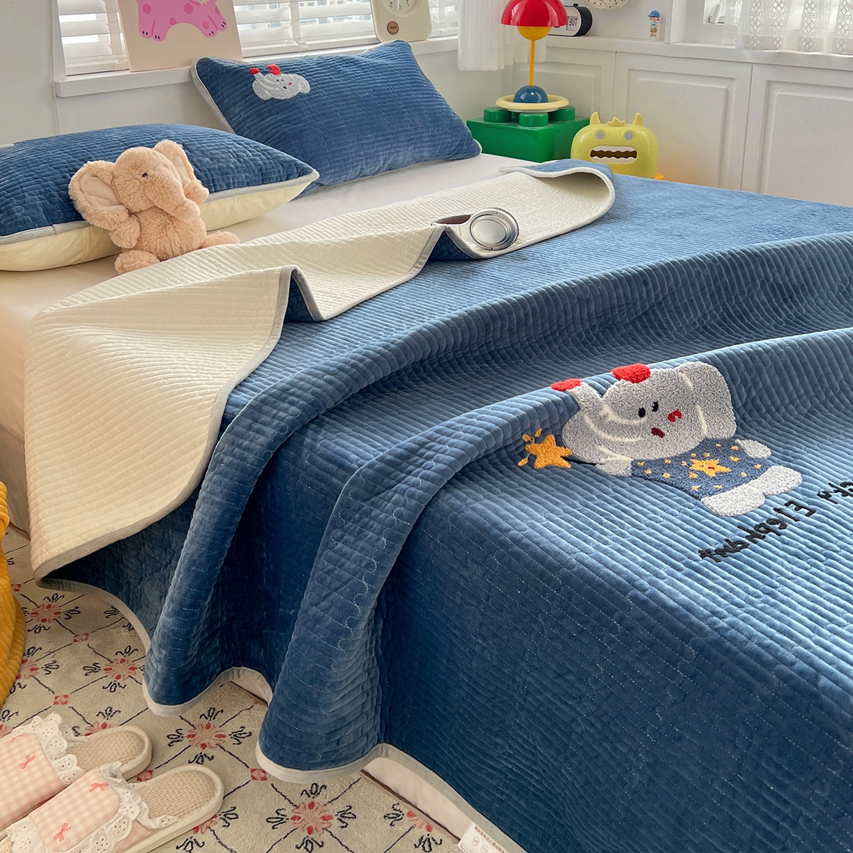 91家纺网 家纺一手货源 找家纺 鑫喜莱家纺 2025新款原创宝宝绒毛巾绣床盖三件套单床盖床垫单件床盖 魔法小象