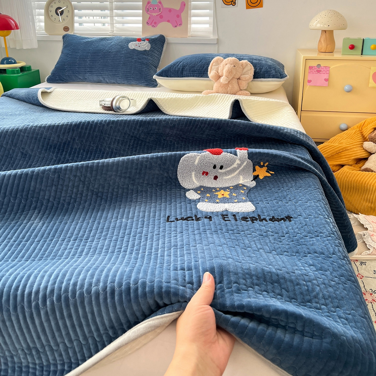 91家纺网 家纺一手货源 找家纺 鑫喜莱家纺 2025新款原创宝宝绒毛巾绣床盖三件套单床盖床垫单件床盖 魔法小象