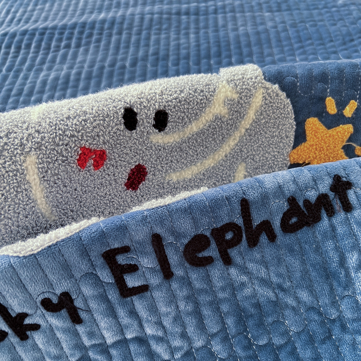 91家纺网 家纺一手货源 找家纺 鑫喜莱家纺 2025新款原创宝宝绒毛巾绣床盖三件套单床盖床垫单件床盖 魔法小象