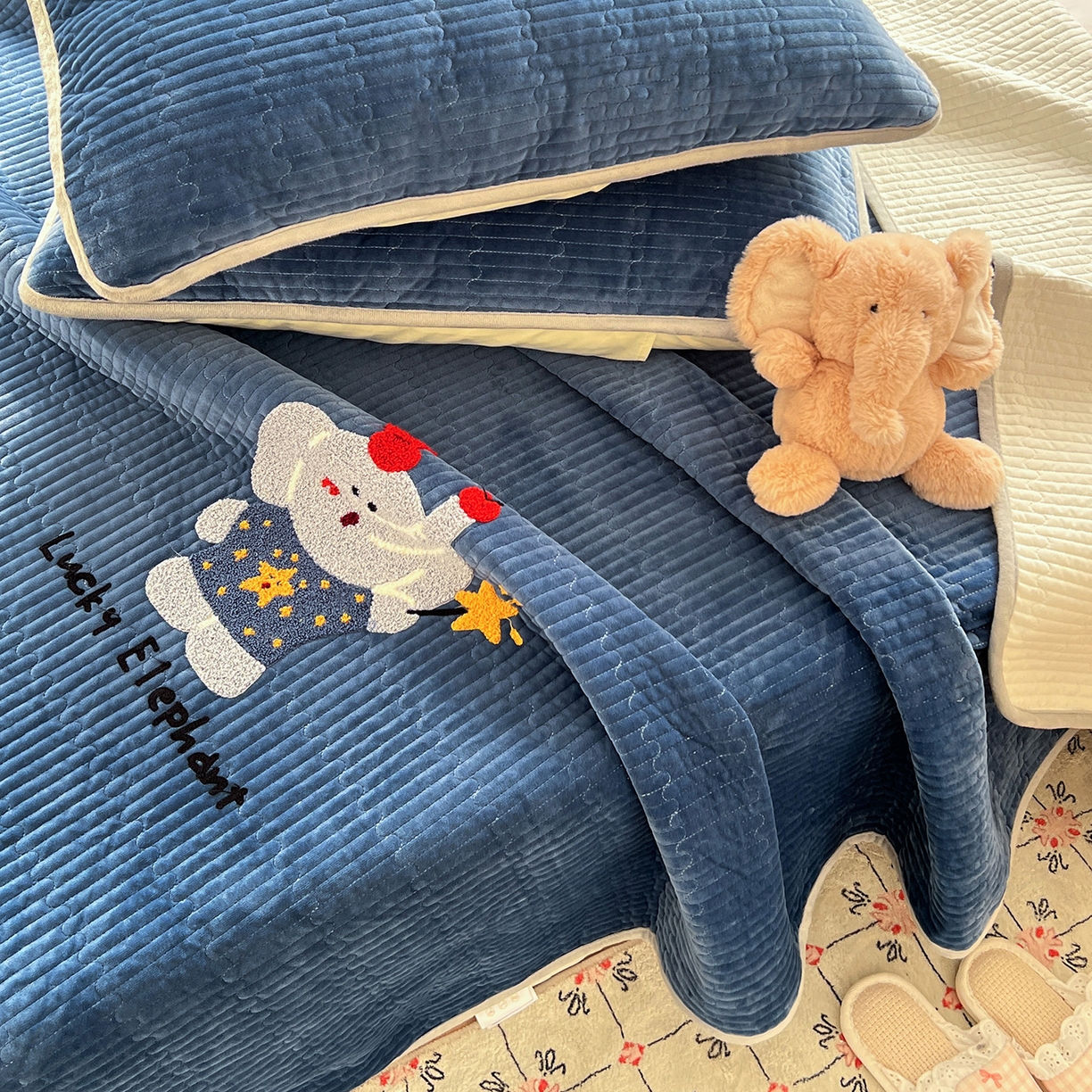 91家纺网 家纺一手货源 找家纺 鑫喜莱家纺 2025新款原创宝宝绒毛巾绣床盖三件套单床盖床垫单件床盖 魔法小象