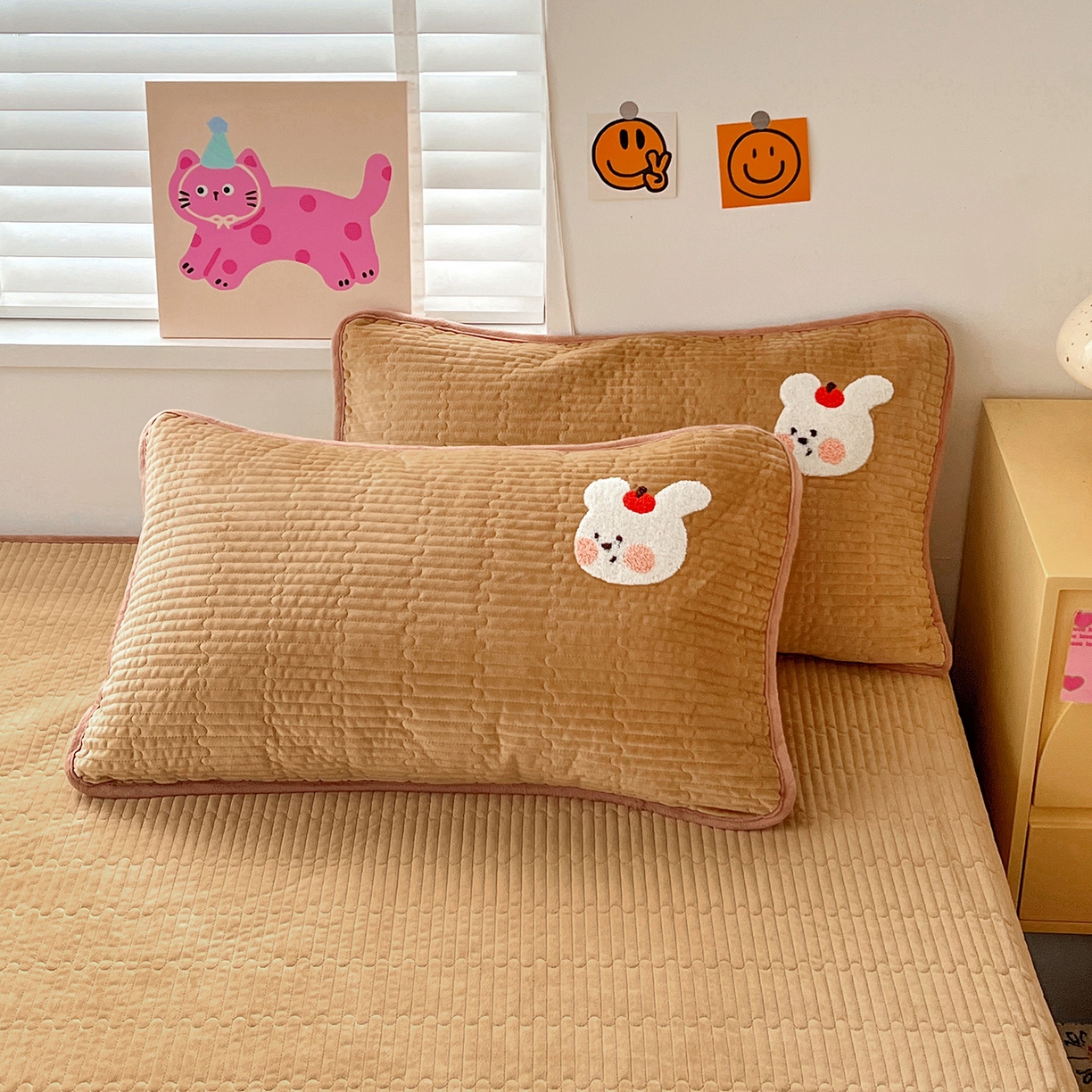 91家纺网 家纺一手货源 找家纺 鑫喜莱家纺 2025新款原创宝宝绒毛巾绣床盖三件套单床盖床垫单件床盖 苹果小狗