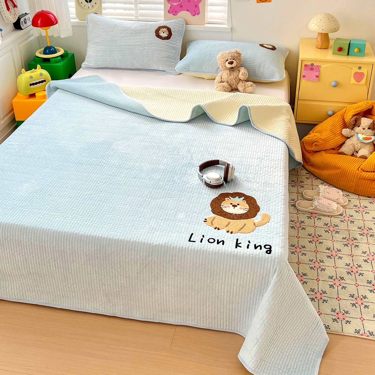 91家纺网 家纺一手货源 找家纺 鑫喜莱家纺 2025新款原创宝宝绒毛巾绣床盖三件套单床盖床垫单件床盖 狮子王