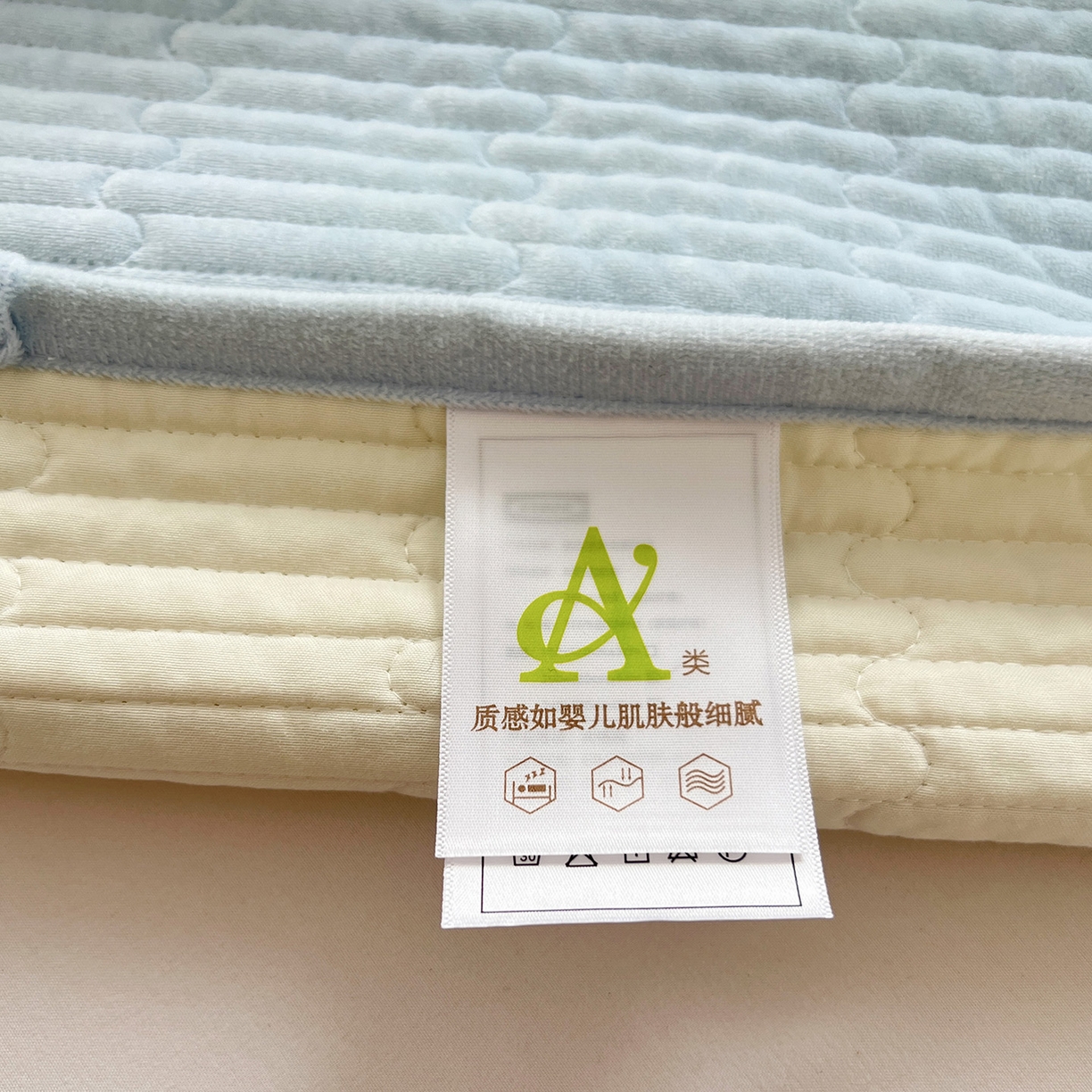 91家纺网 家纺一手货源 找家纺 鑫喜莱家纺 2025新款原创宝宝绒毛巾绣床盖三件套单床盖床垫单件床盖 狮子王