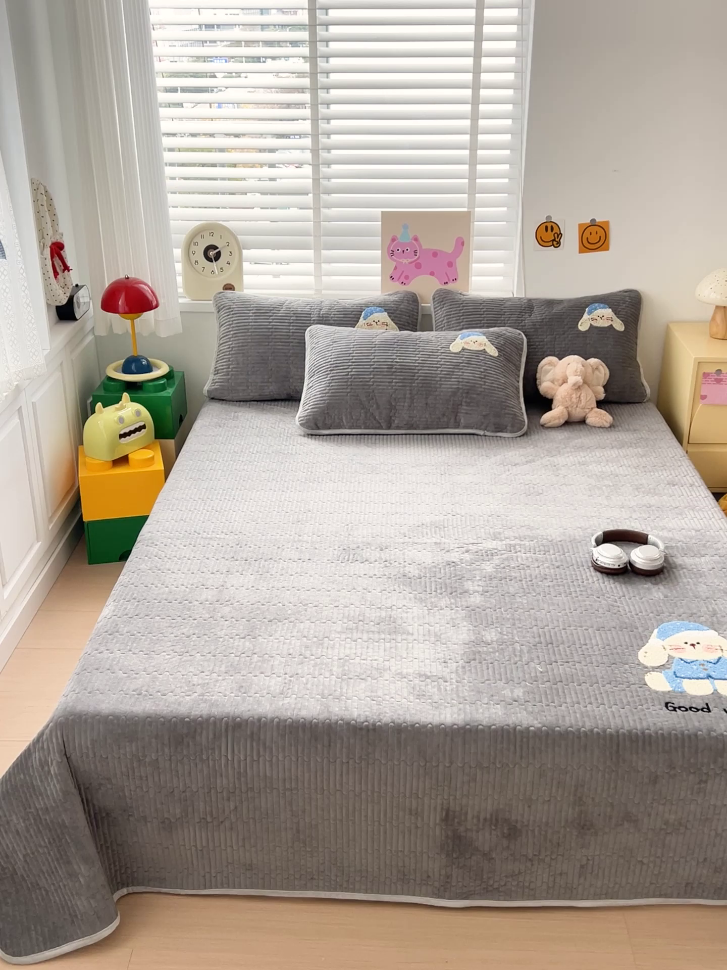 91家纺网 家纺一手货源 找家纺 鑫喜莱家纺 2025新款原创宝宝绒毛巾绣床盖三件套单床盖床垫单件床盖 晚安小兔