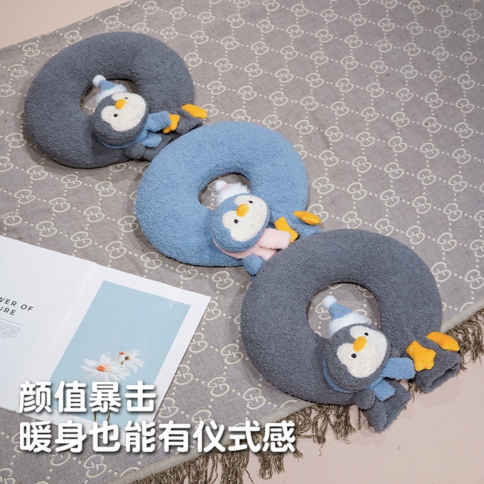 91家纺网 家纺一手货源 找家纺 （总）仟亿莱 2025新款ins企鹅u型颈枕热水袋