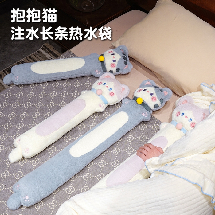 91家纺网 家纺一手货源 找家纺 仟亿莱 2025新款抱抱猫注水长条热水袋 注水灰猫 大号85cm