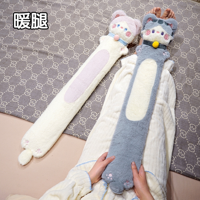 91家纺网 家纺一手货源 找家纺 仟亿莱 2025新款抱抱猫注水长条热水袋 注水奶咖猫 小号60cm