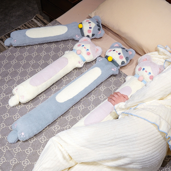 91家纺网 家纺一手货源 找家纺 仟亿莱 2025新款抱抱猫注水长条热水袋 注水奶咖猫 小号60cm