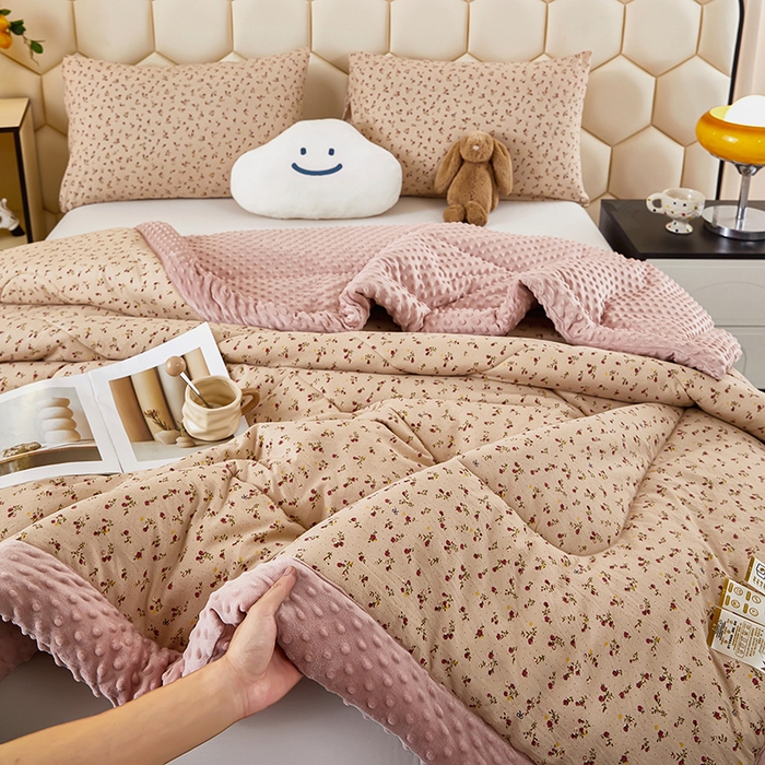 91家纺网 家纺一手货源 找家纺 蔻之羽 2026新款豆豆被夏被春秋被豆豆绒夏被空调被春秋被加厚冬被被子被芯甜茶