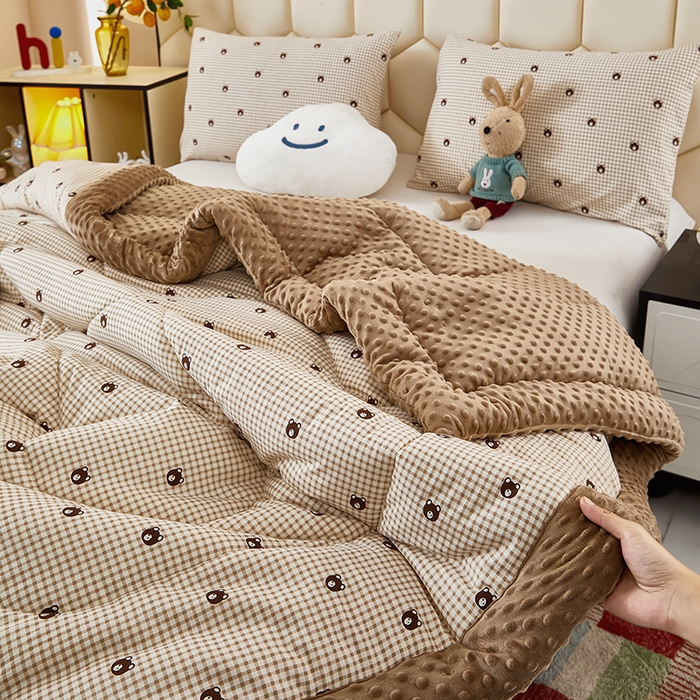 91家纺网 家纺一手货源 找家纺 蔻之羽 2026新款豆豆被夏被春秋被豆豆绒夏被空调被春秋被加厚冬被被子被芯棋盘小熊