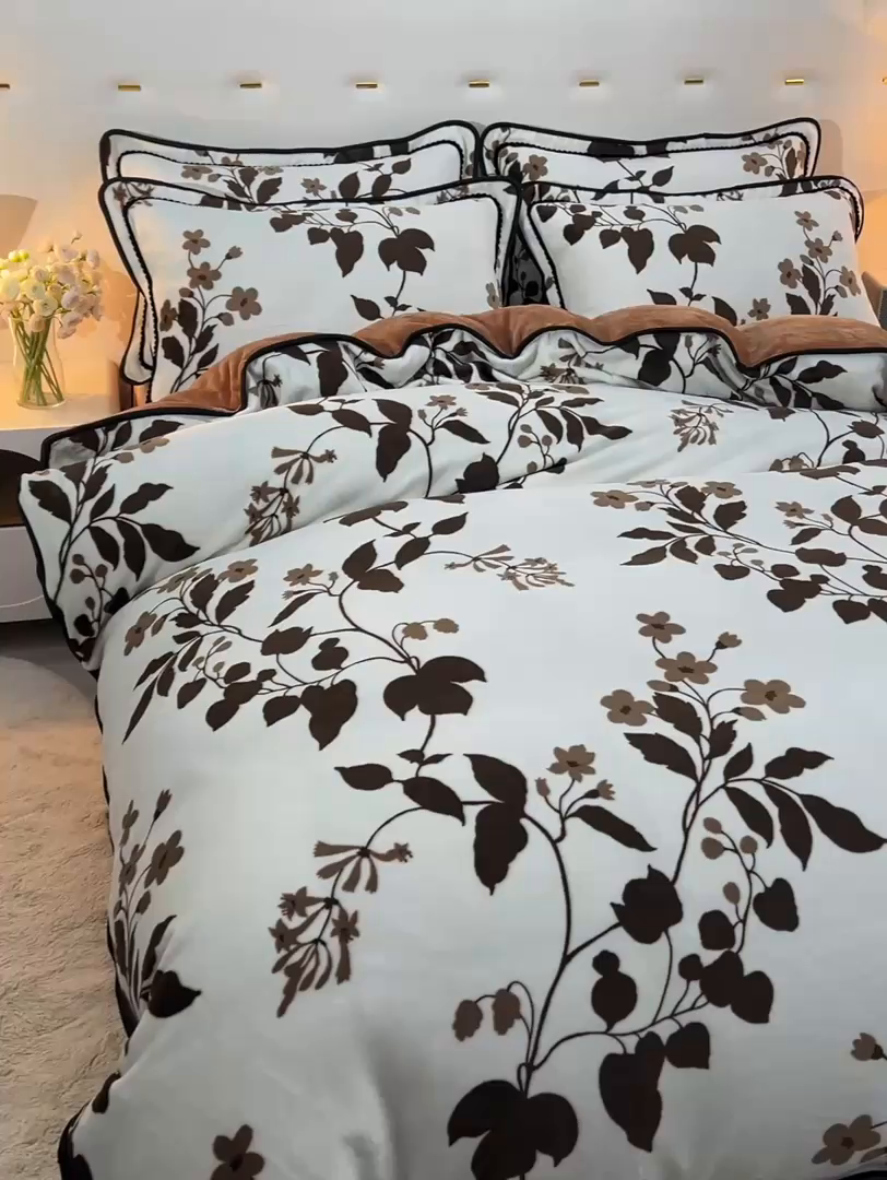 91家纺网 家纺一手货源 找家纺 佳一 2025新款高克重8-9斤 印花牛奶绒四件套 蔓颜