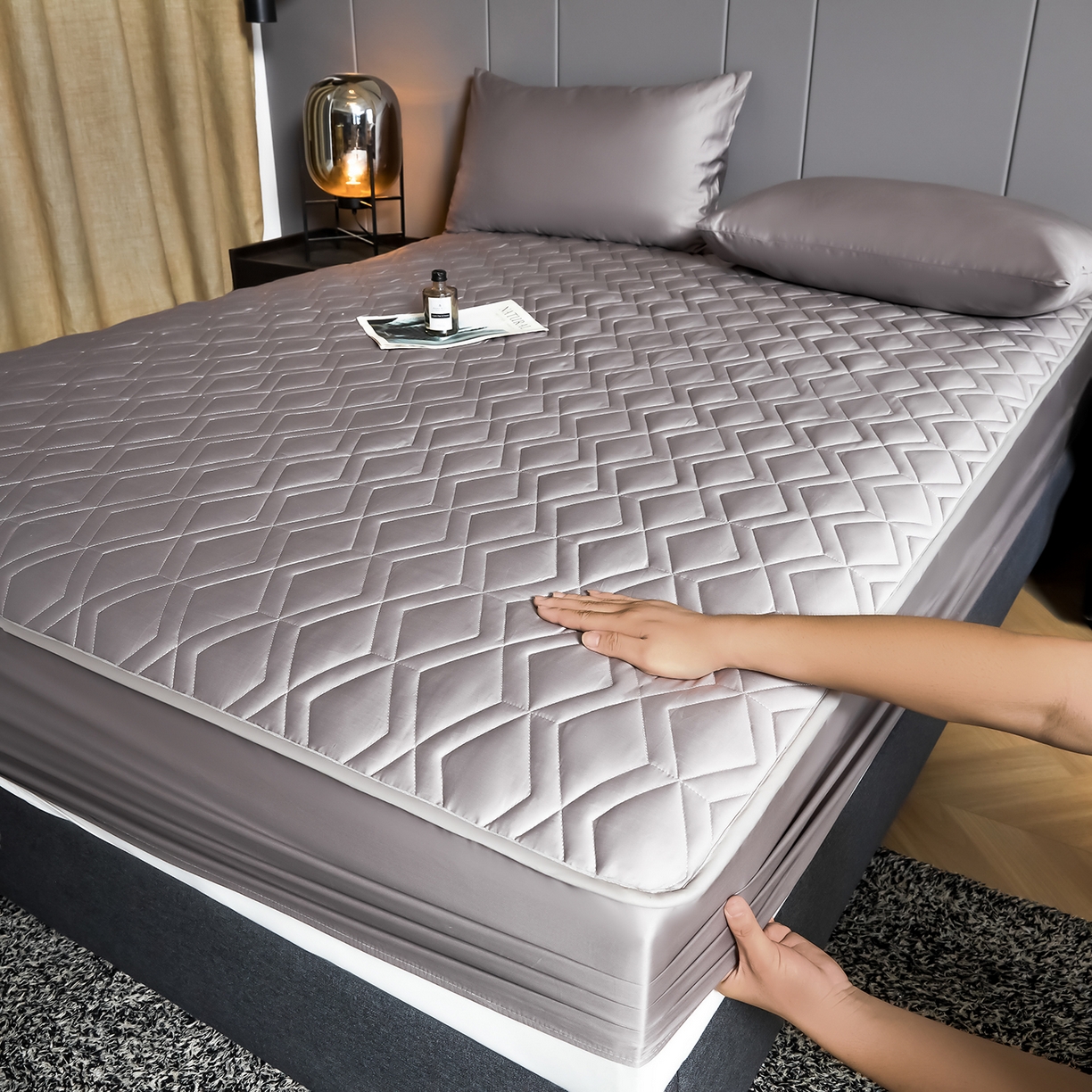 91家纺网 家纺一手货源 找家纺 （总）卡诗兰 2026新款60s全棉长绒棉纯色夹棉抗菌绗缝床笠系列单床笠床笠三件套