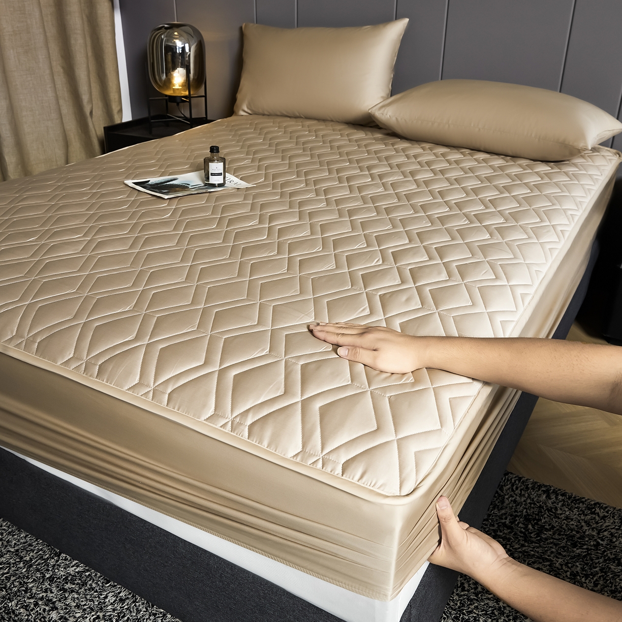 91家纺网 家纺一手货源 找家纺 （总）卡诗兰 2026新款60s全棉长绒棉纯色夹棉抗菌绗缝床笠系列单床笠床笠三件套