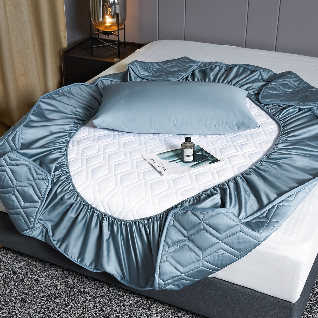 91家纺网 家纺一手货源 找家纺 （总）卡诗兰 2026新款60s全棉长绒棉纯色夹棉抗菌绗缝床笠系列单床笠床笠三件套