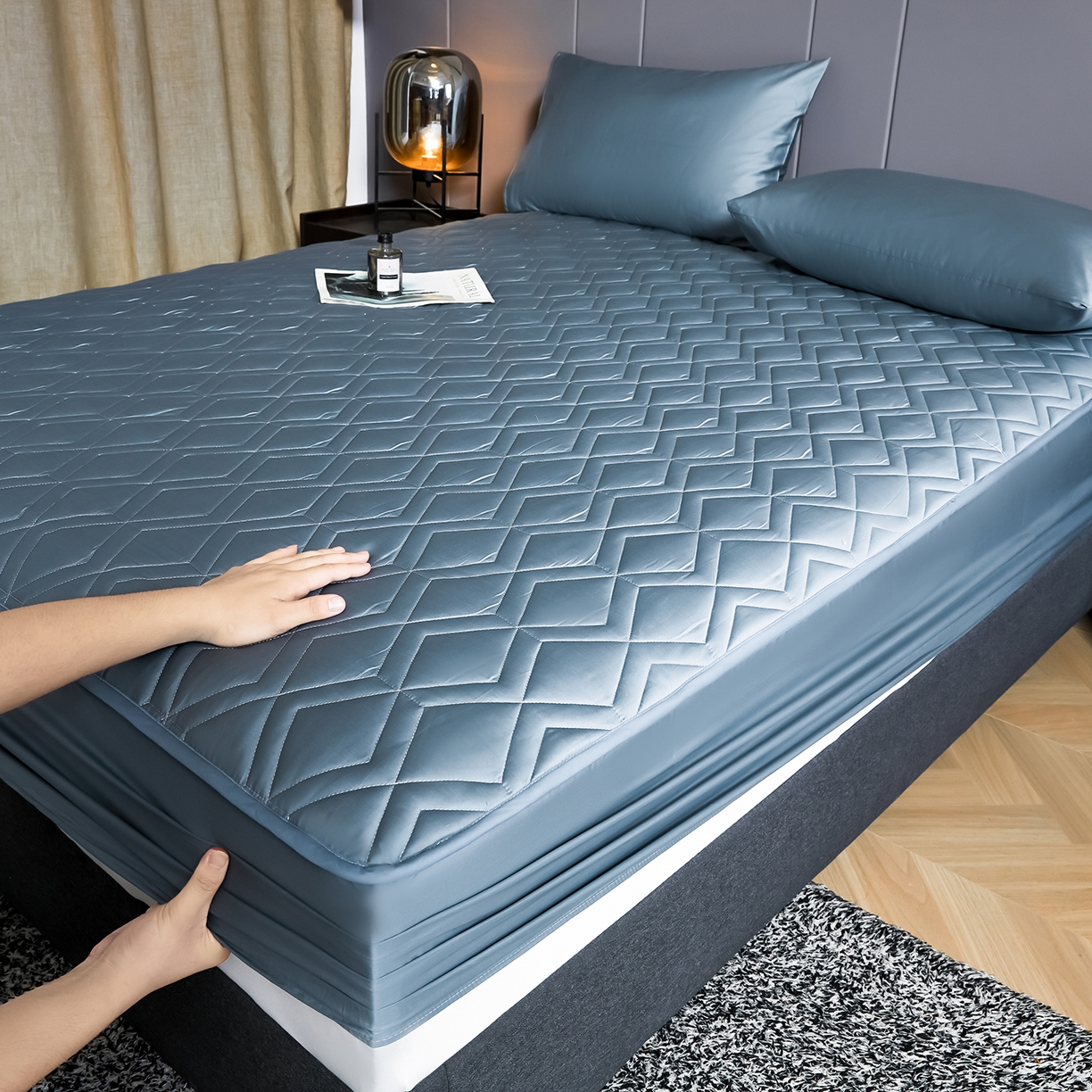 91家纺网 家纺一手货源 找家纺 （总）卡诗兰 2026新款60s全棉长绒棉纯色夹棉抗菌绗缝床笠系列单床笠床笠三件套