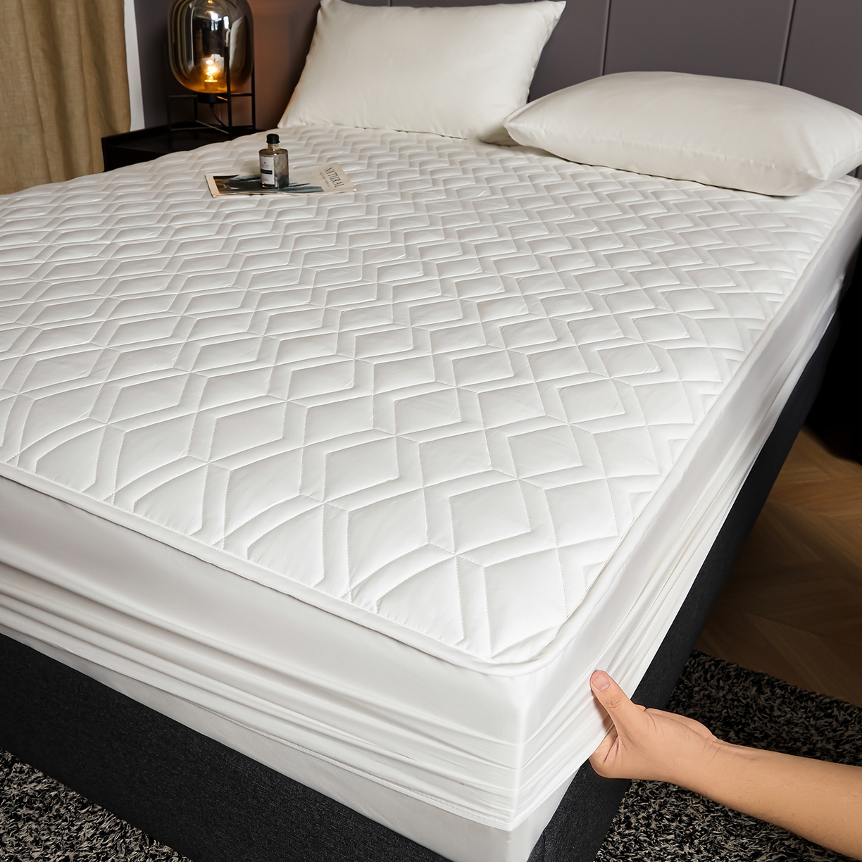 91家纺网 家纺一手货源 找家纺 卡诗兰 2026新款60s全棉长绒棉纯色夹棉抗菌绗缝床笠系列单床笠床笠三件套 棉花白