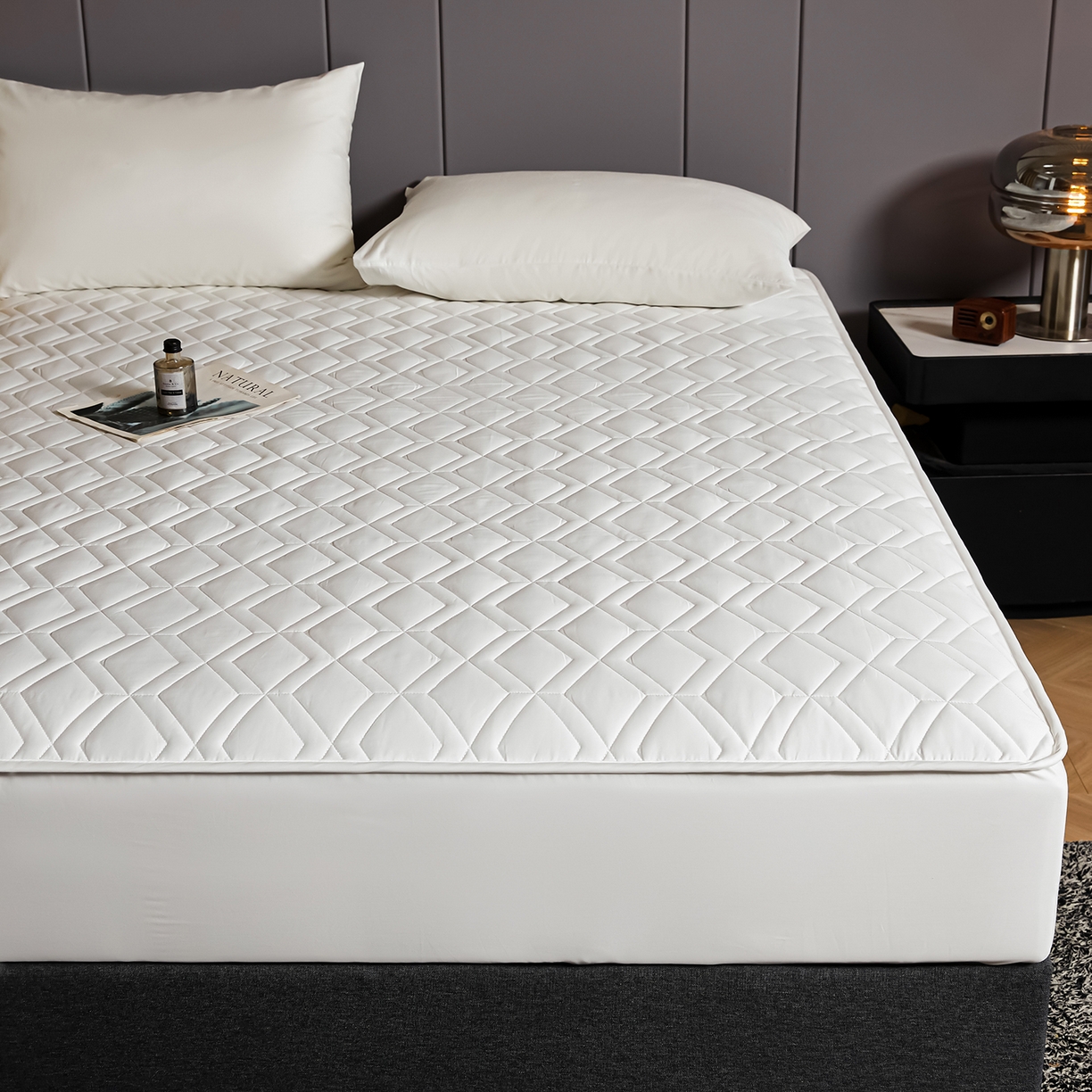 91家纺网 家纺一手货源 找家纺 卡诗兰 2026新款60s全棉长绒棉纯色夹棉抗菌绗缝床笠系列单床笠床笠三件套 棉花白