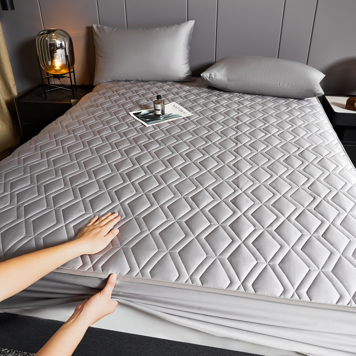 91家纺网 家纺一手货源 找家纺 卡诗兰 2026新款60s全棉长绒棉纯色夹棉抗菌绗缝床笠系列单床笠床笠三件套 雅士灰