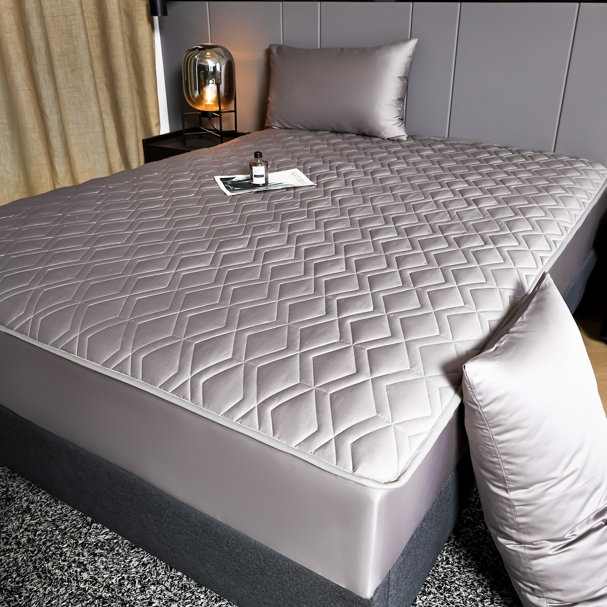 91家纺网 家纺一手货源 找家纺 卡诗兰 2026新款60s全棉长绒棉纯色夹棉抗菌绗缝床笠系列单床笠床笠三件套 香芋紫