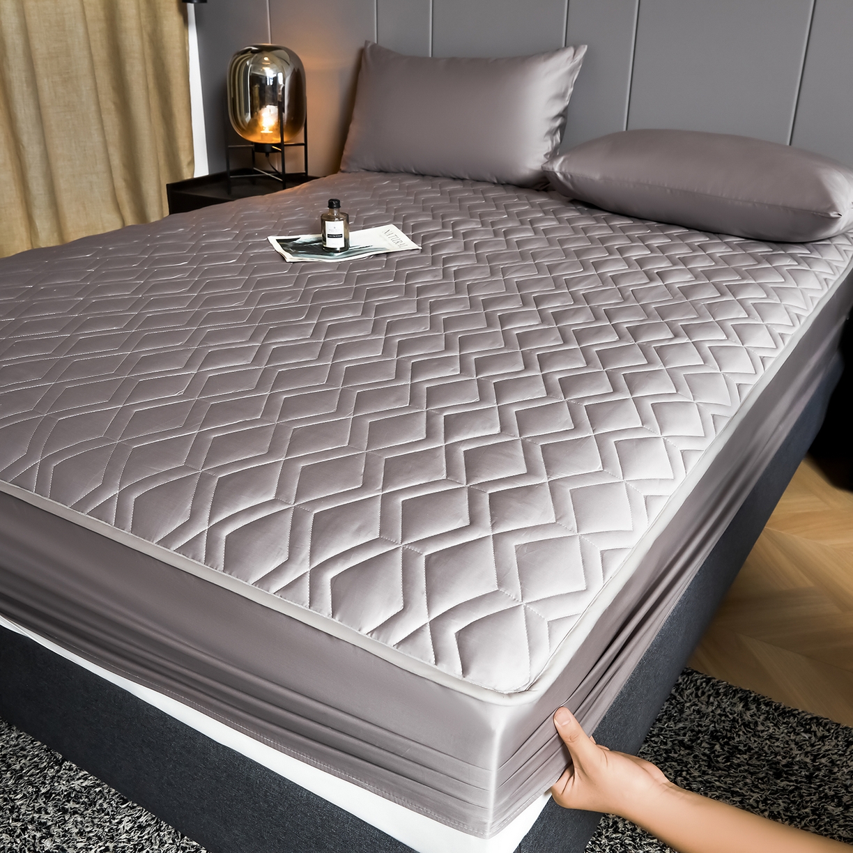 91家纺网 家纺一手货源 找家纺 卡诗兰 2026新款60s全棉长绒棉纯色夹棉抗菌绗缝床笠系列单床笠床笠三件套 香芋紫