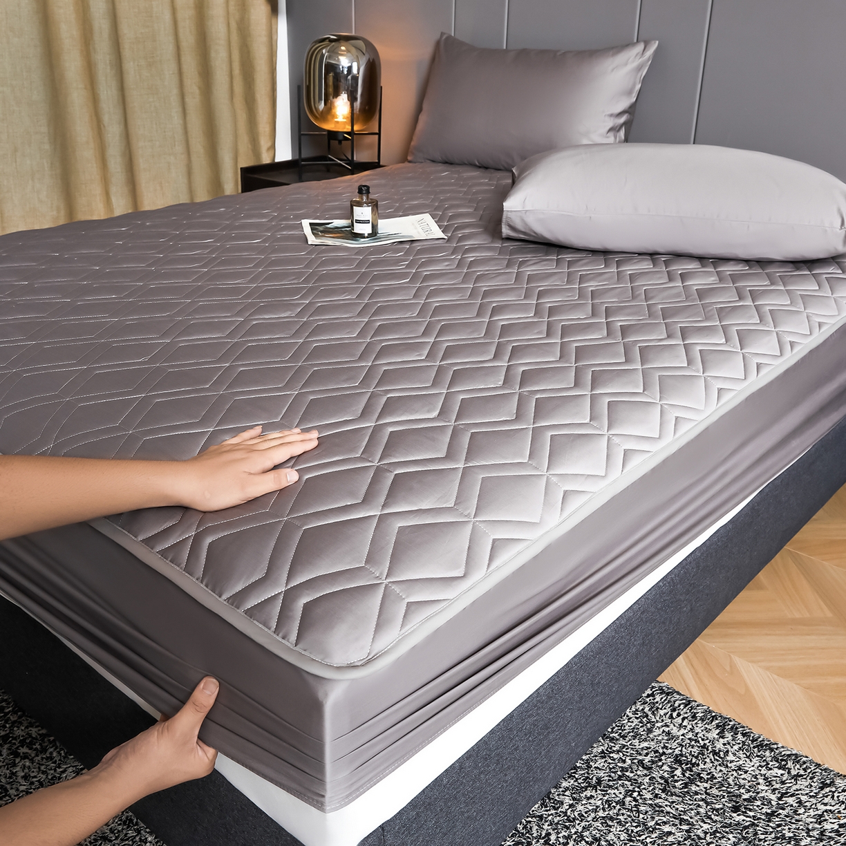 91家纺网 家纺一手货源 找家纺 卡诗兰 2026新款60s全棉长绒棉纯色夹棉抗菌绗缝床笠系列单床笠床笠三件套 香芋紫