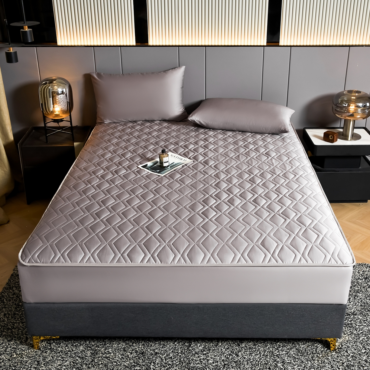 91家纺网 家纺一手货源 找家纺 卡诗兰 2026新款60s全棉长绒棉纯色夹棉抗菌绗缝床笠系列单床笠床笠三件套 香芋紫