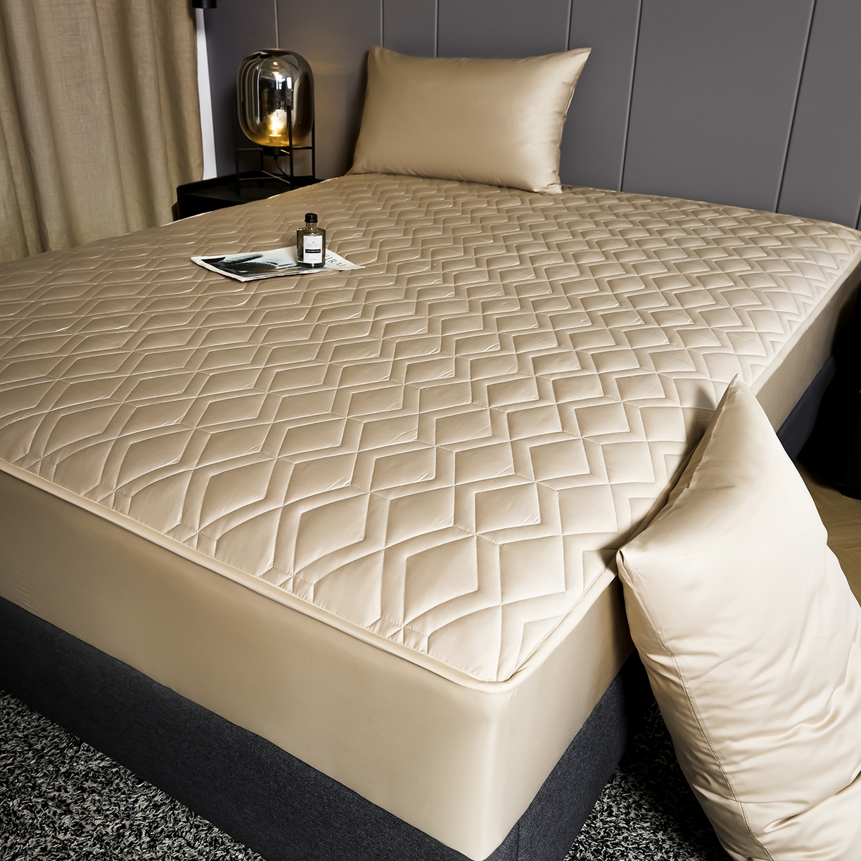 91家纺网 家纺一手货源 找家纺 卡诗兰 2026新款60s全棉长绒棉纯色夹棉抗菌绗缝床笠系列单床笠床笠三件套 郁香金