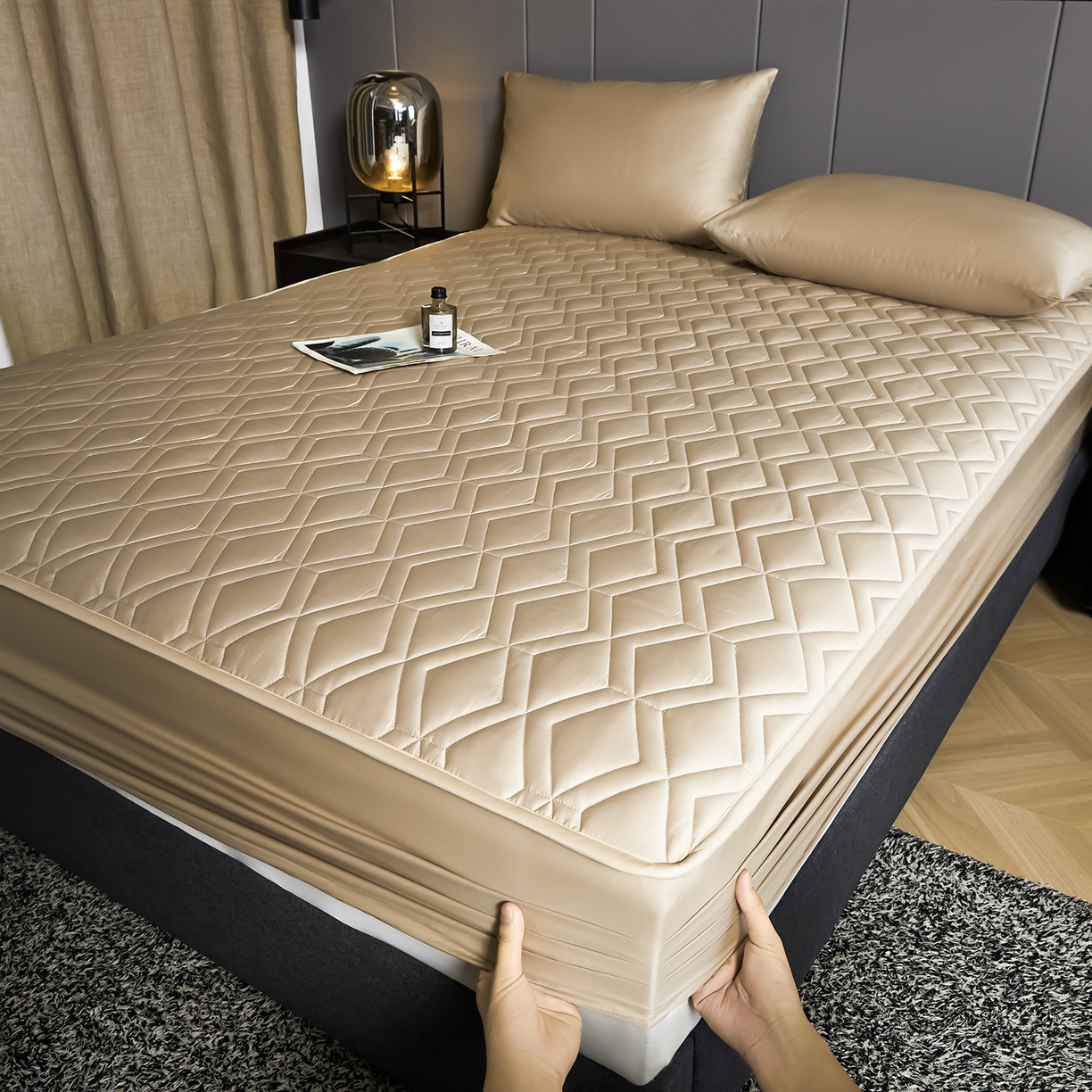 91家纺网 家纺一手货源 找家纺 卡诗兰 2026新款60s全棉长绒棉纯色夹棉抗菌绗缝床笠系列单床笠床笠三件套 郁香金