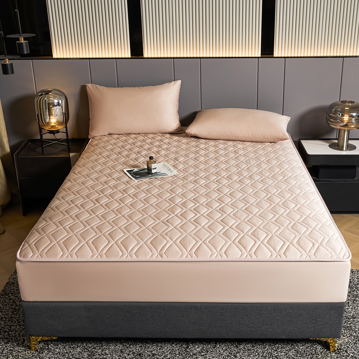 91家纺网 家纺一手货源 找家纺 卡诗兰 2026新款60s全棉长绒棉纯色夹棉抗菌绗缝床笠系列单床笠床笠三件套 千代粉