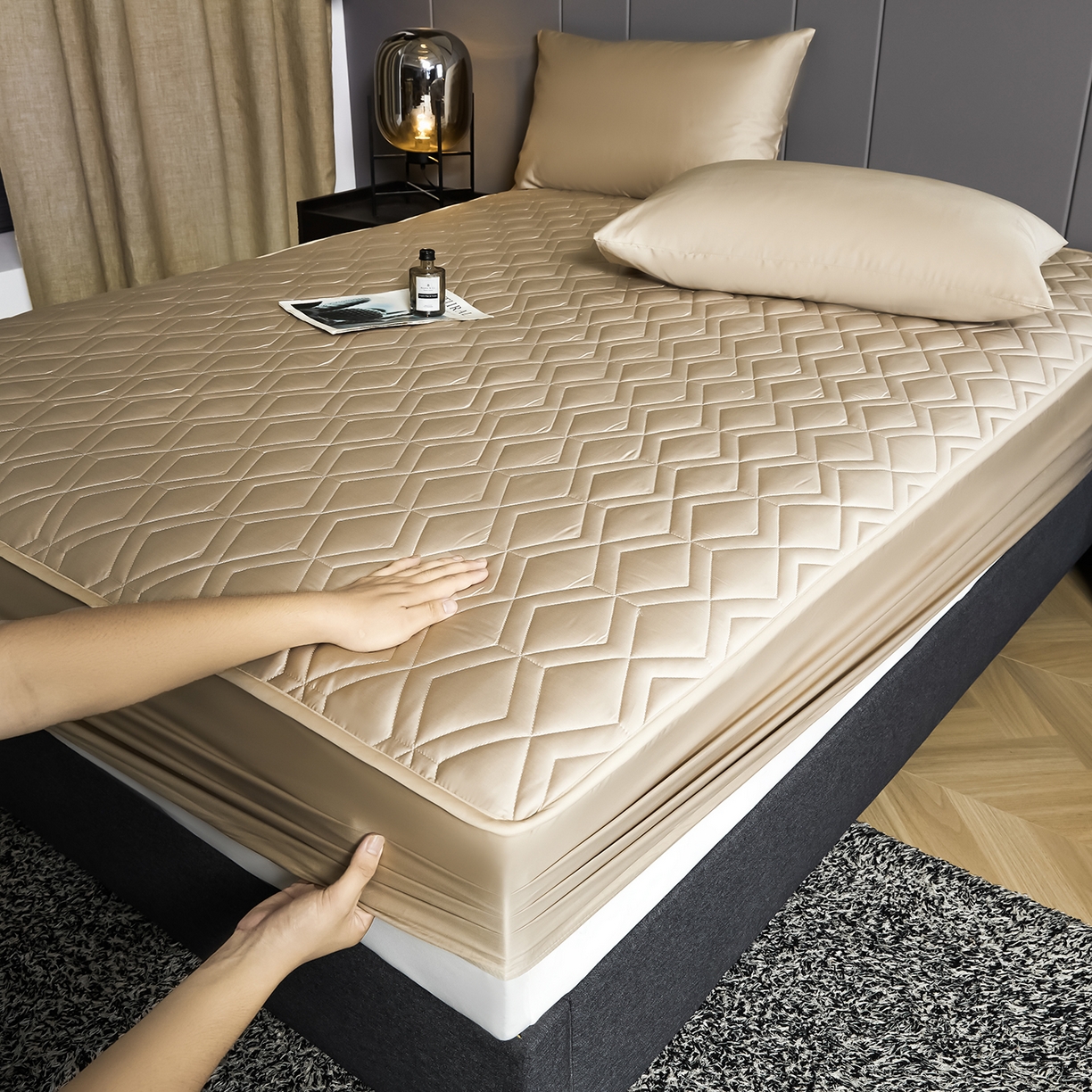 91家纺网 家纺一手货源 找家纺 卡诗兰 2026新款60s全棉长绒棉纯色夹棉抗菌绗缝床笠系列单床笠床笠三件套 郁香金