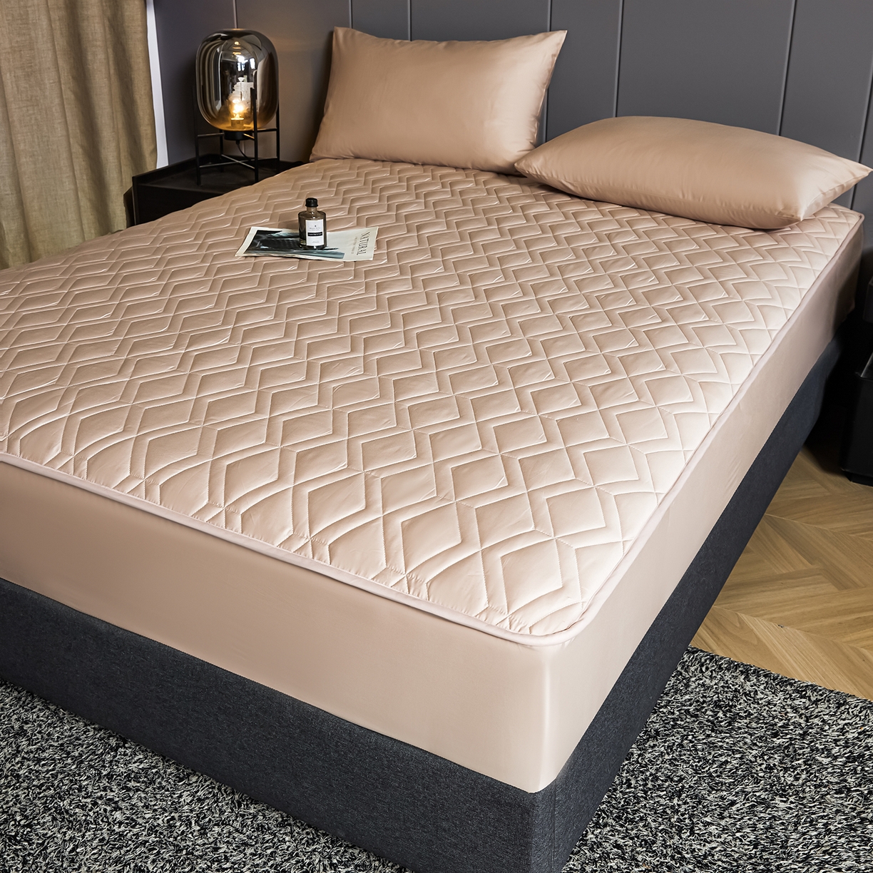 91家纺网 家纺一手货源 找家纺 卡诗兰 2026新款60s全棉长绒棉纯色夹棉抗菌绗缝床笠系列单床笠床笠三件套 千代粉