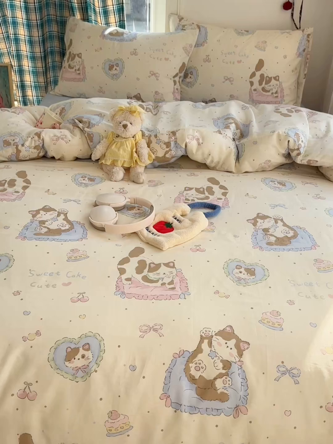 91家纺网 家纺一手货源 找家纺 瑞莱 2026春季新款全棉纯棉印花小清新萌趣系列四件套 小懒猫
