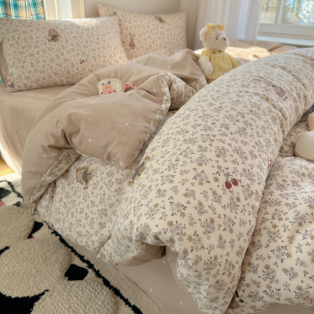 91家纺网 家纺一手货源 找家纺 瑞莱 2026春季新款全棉纯棉印花小清新萌趣系列四件套 帕丁顿兔兔