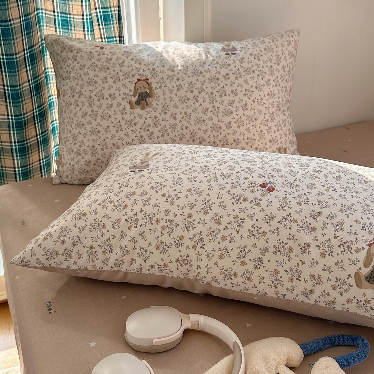 91家纺网 家纺一手货源 找家纺 瑞莱 2026春季新款全棉纯棉印花小清新萌趣系列四件套 帕丁顿兔兔